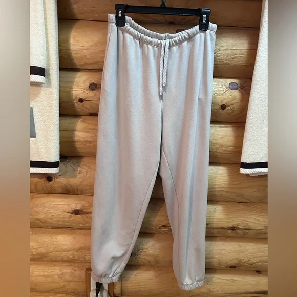 Vuori Sedona Joggers - Picture 1 of 6